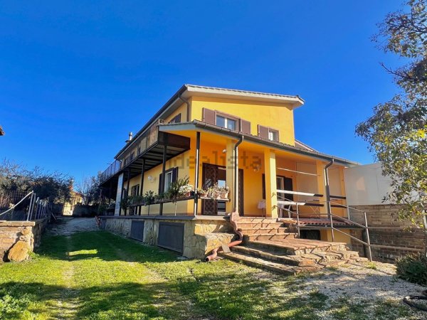 casa indipendente in vendita ad Anguillara Sabazia