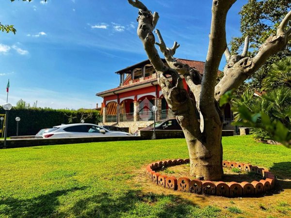 casa indipendente in vendita ad Anguillara Sabazia