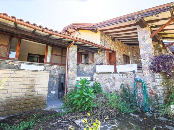 casa indipendente in vendita ad Anguillara Sabazia