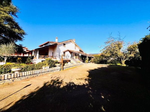 casa indipendente in vendita ad Anguillara Sabazia