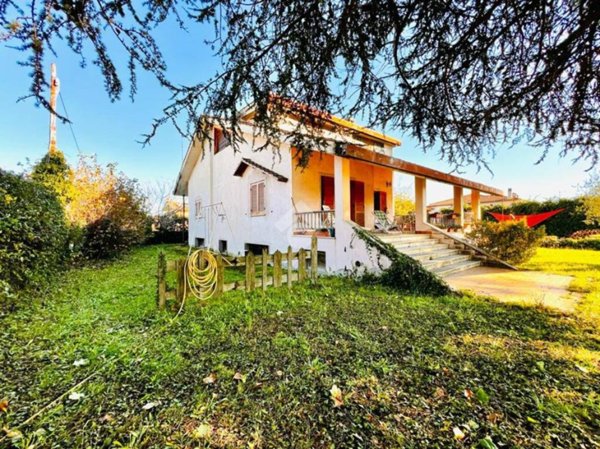 casa indipendente in vendita ad Anguillara Sabazia