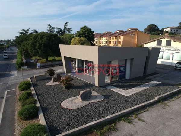locale commerciale in vendita ad Anguillara Sabazia