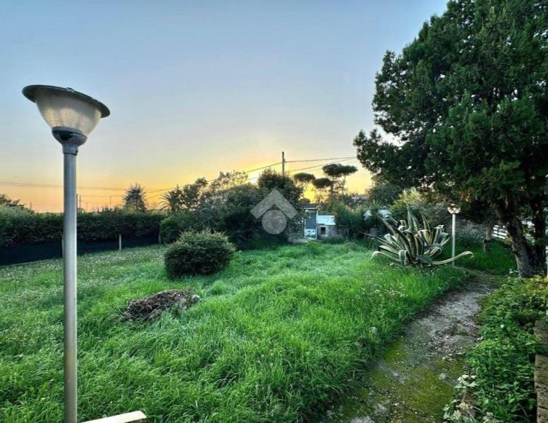 casa indipendente in vendita ad Anguillara Sabazia in zona Ponton dell'Elce