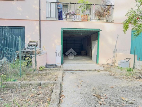 locale di sgombero in vendita ad Anguillara Sabazia