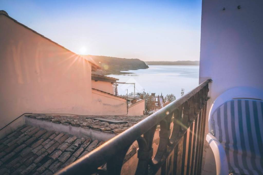 appartamento in vendita ad Anguillara Sabazia