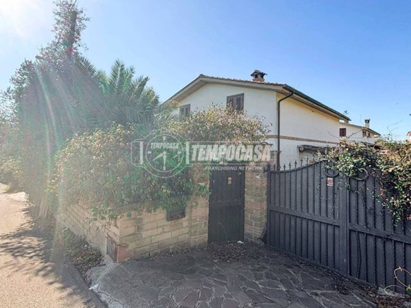 casa indipendente in vendita ad Anguillara Sabazia in zona Ponton dell'Elce