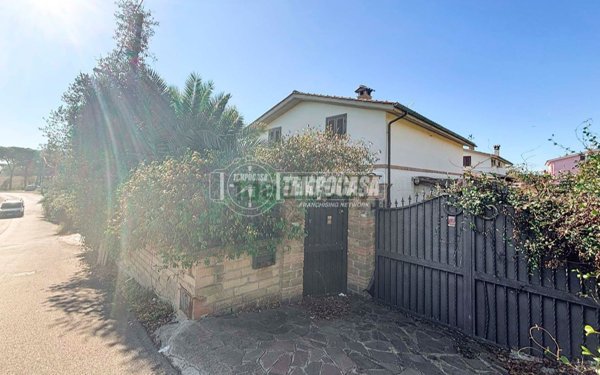 casa indipendente in vendita ad Anguillara Sabazia in zona Ponton dell'Elce