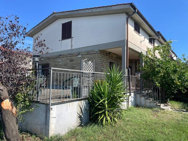 casa indipendente in vendita ad Anguillara Sabazia