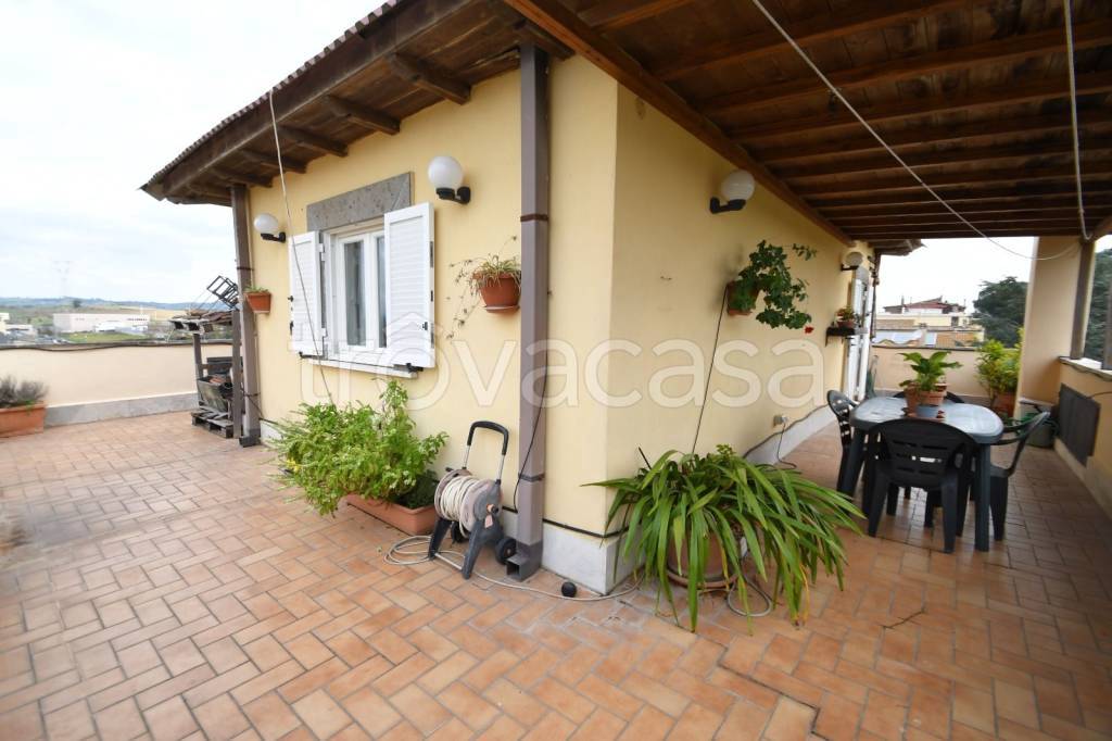 appartamento in vendita ad Anguillara Sabazia