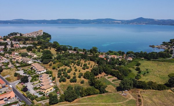 terreno edificabile in vendita ad Anguillara Sabazia