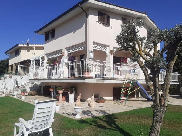 casa indipendente in vendita ad Anguillara Sabazia