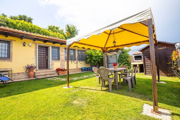 casa indipendente in vendita ad Anguillara Sabazia