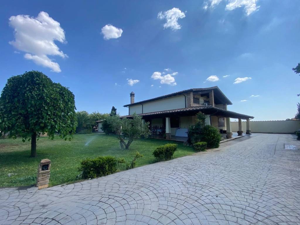 casa indipendente in vendita ad Anguillara Sabazia