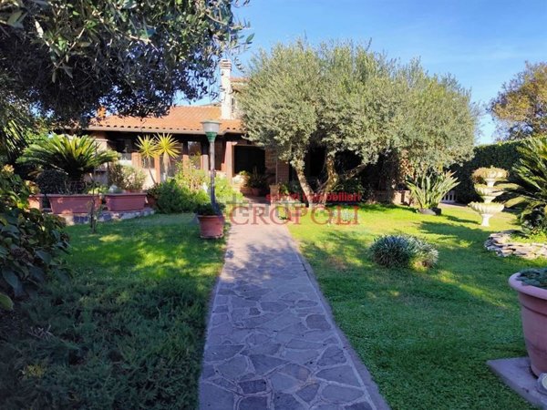 casa indipendente in vendita ad Anguillara Sabazia