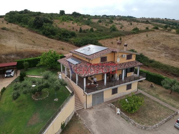 casa indipendente in vendita ad Anguillara Sabazia