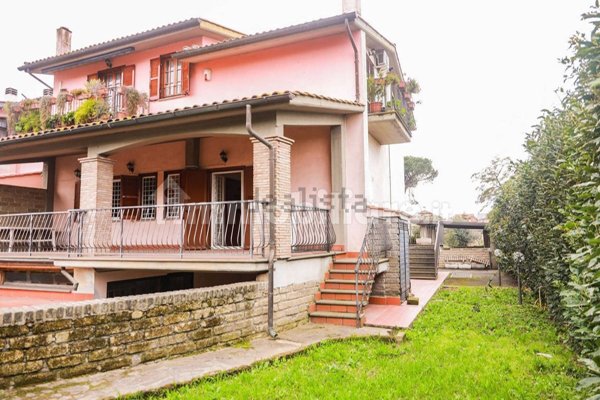 casa indipendente in vendita ad Anguillara Sabazia