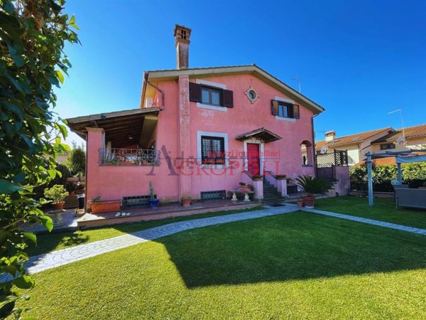 casa indipendente in vendita ad Anguillara Sabazia