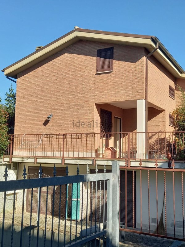 casa indipendente in vendita ad Anguillara Sabazia in zona Ponton dell'Elce