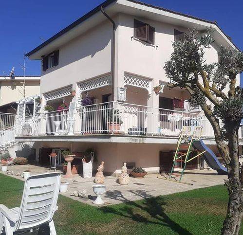 casa indipendente in vendita ad Anguillara Sabazia