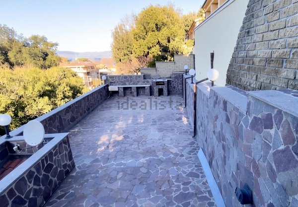 casa indipendente in vendita ad Anguillara Sabazia