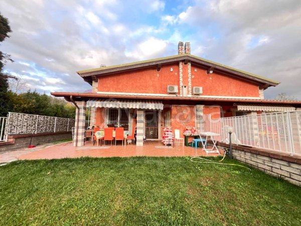 casa indipendente in vendita ad Anguillara Sabazia