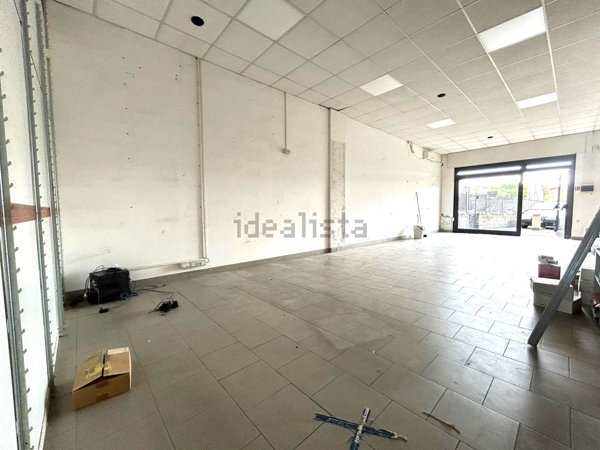 negozio in vendita ad Anguillara Sabazia