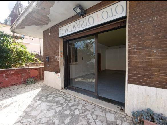 negozio in vendita ad Anguillara Sabazia