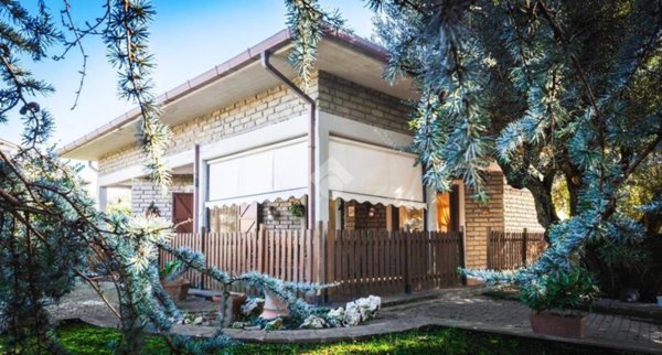 casa indipendente in vendita ad Anguillara Sabazia