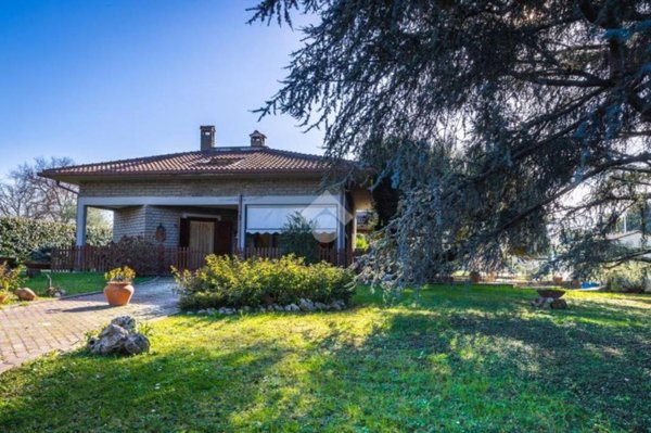 casa indipendente in vendita ad Anguillara Sabazia