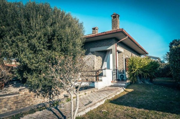 casa indipendente in vendita ad Anguillara Sabazia