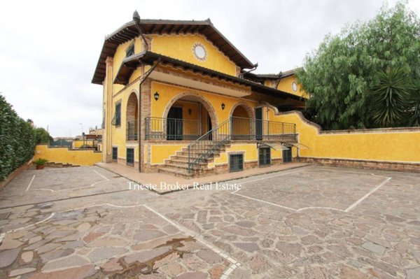 casa indipendente in vendita ad Anguillara Sabazia