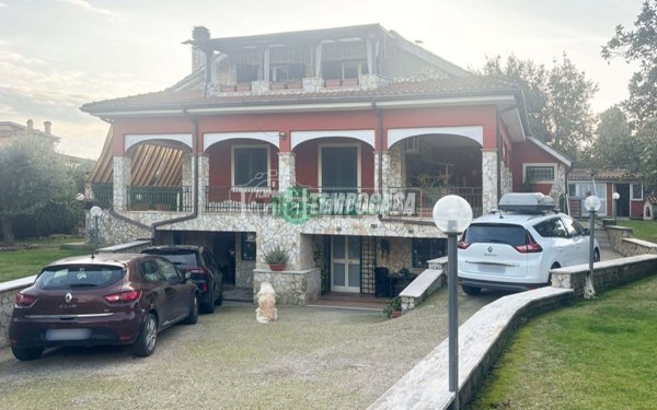 casa indipendente in vendita ad Anguillara Sabazia