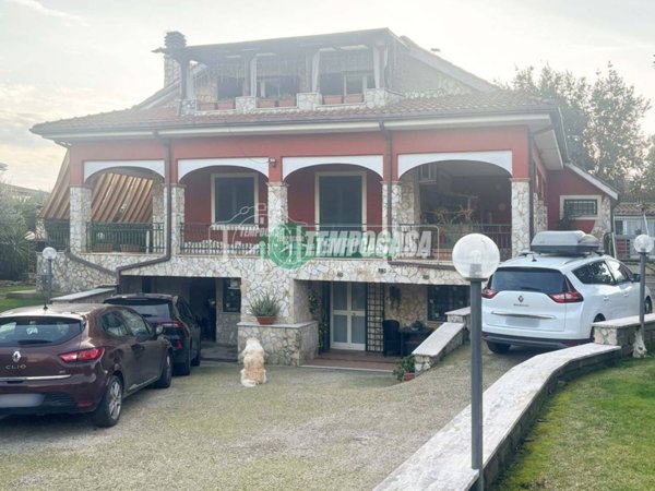 casa indipendente in vendita ad Anguillara Sabazia