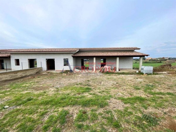 casa indipendente in vendita ad Anguillara Sabazia in zona Ponton dell'Elce