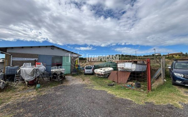 negozio in vendita ad Anguillara Sabazia