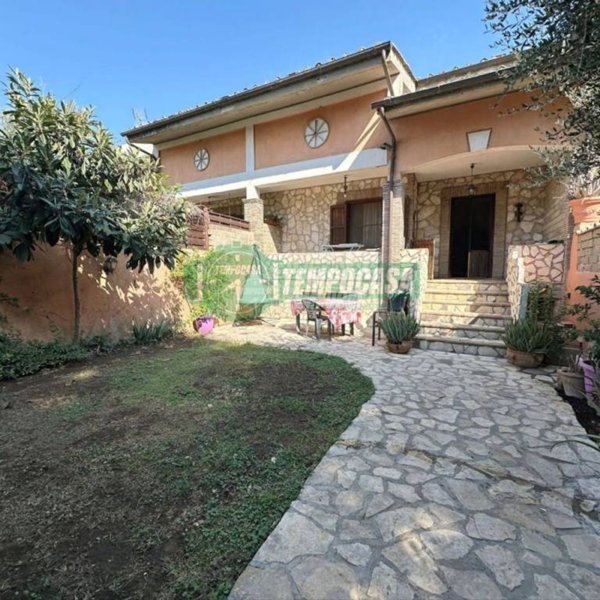 casa indipendente in vendita ad Anguillara Sabazia