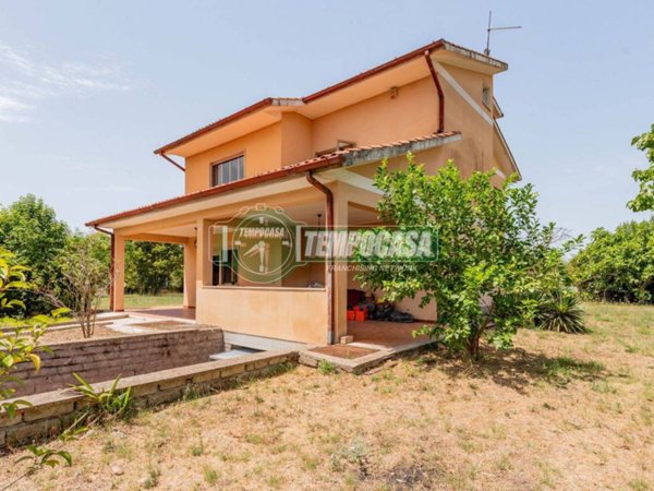 casa indipendente in vendita ad Anguillara Sabazia