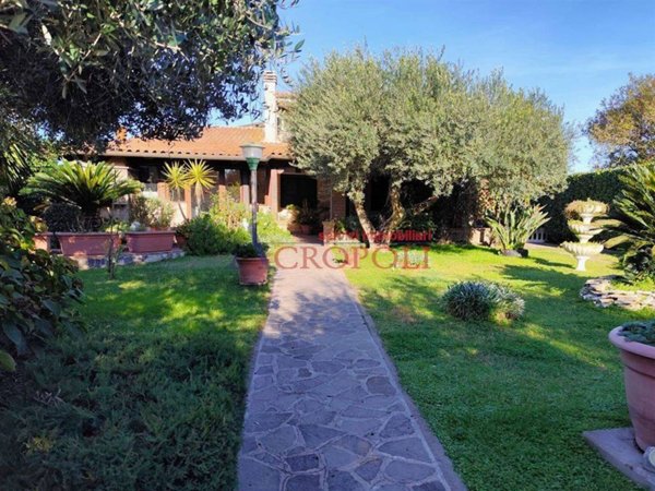 casa indipendente in vendita ad Anguillara Sabazia