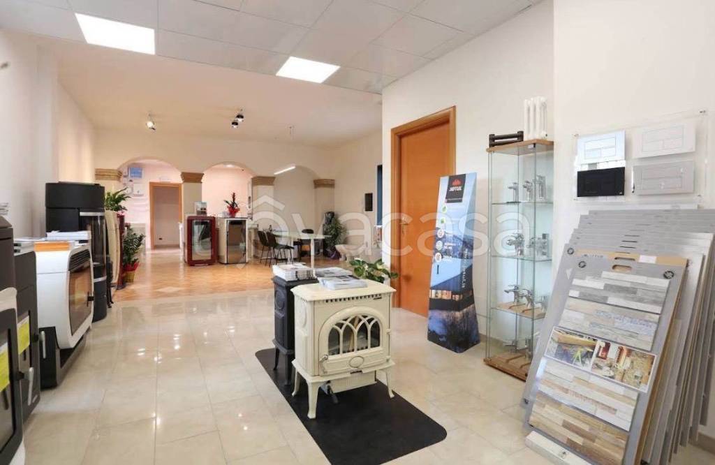 negozio in vendita ad Anguillara Sabazia