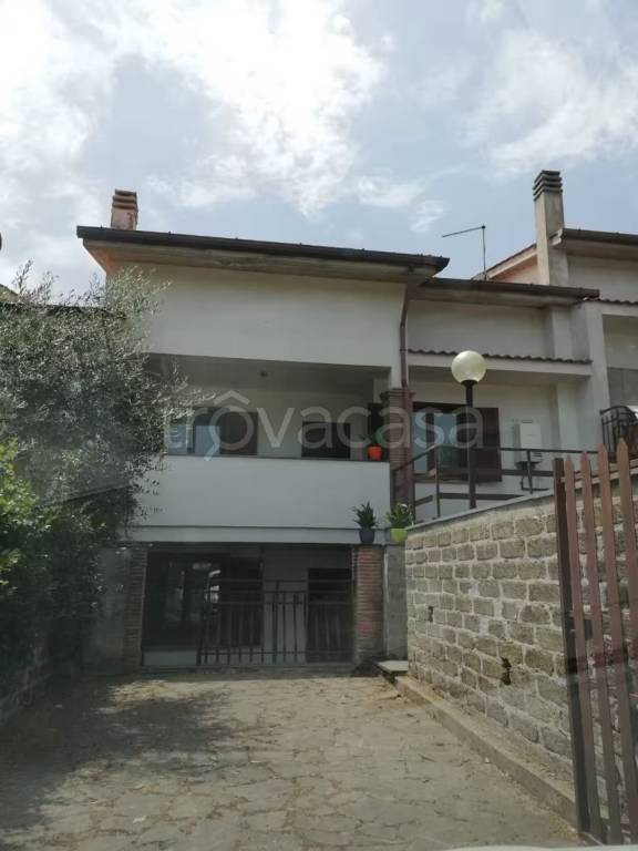 casa indipendente in vendita ad Anguillara Sabazia