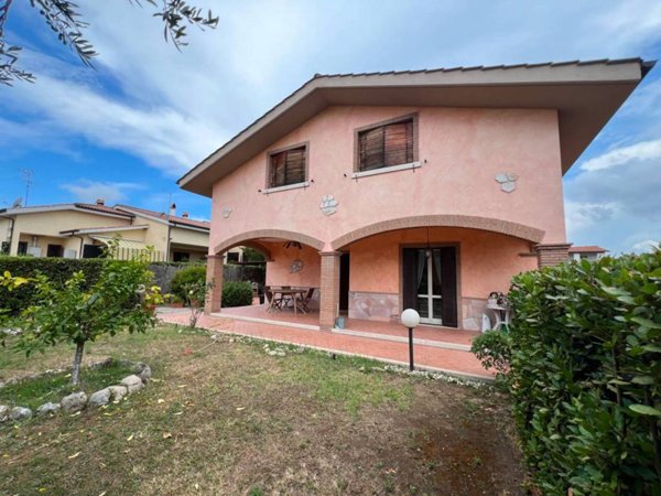 casa indipendente in vendita ad Anguillara Sabazia