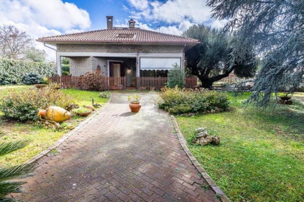 casa indipendente in vendita ad Anguillara Sabazia