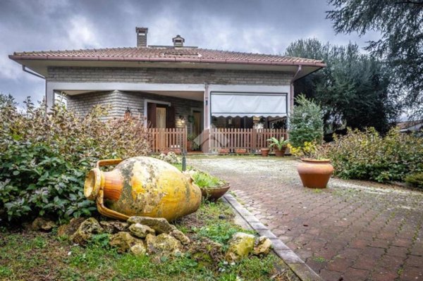 casa indipendente in vendita ad Anguillara Sabazia
