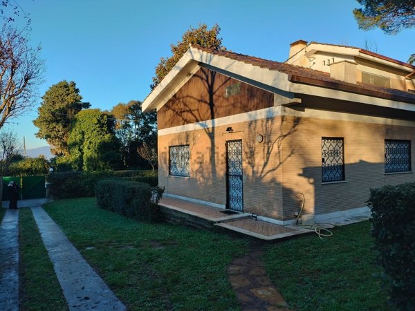 casa indipendente in vendita ad Anguillara Sabazia