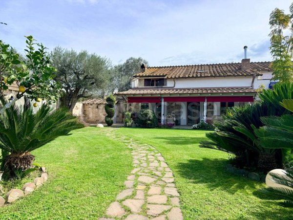 casa indipendente in vendita ad Anguillara Sabazia