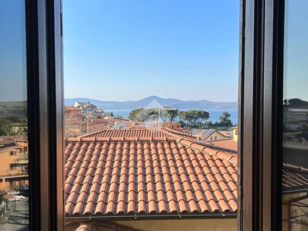 appartamento in vendita ad Anguillara Sabazia