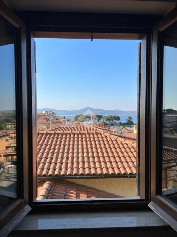 appartamento in vendita ad Anguillara Sabazia