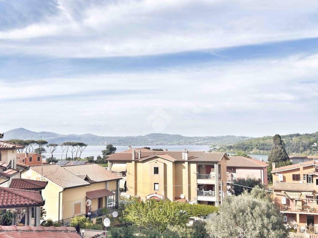 appartamento in vendita ad Anguillara Sabazia