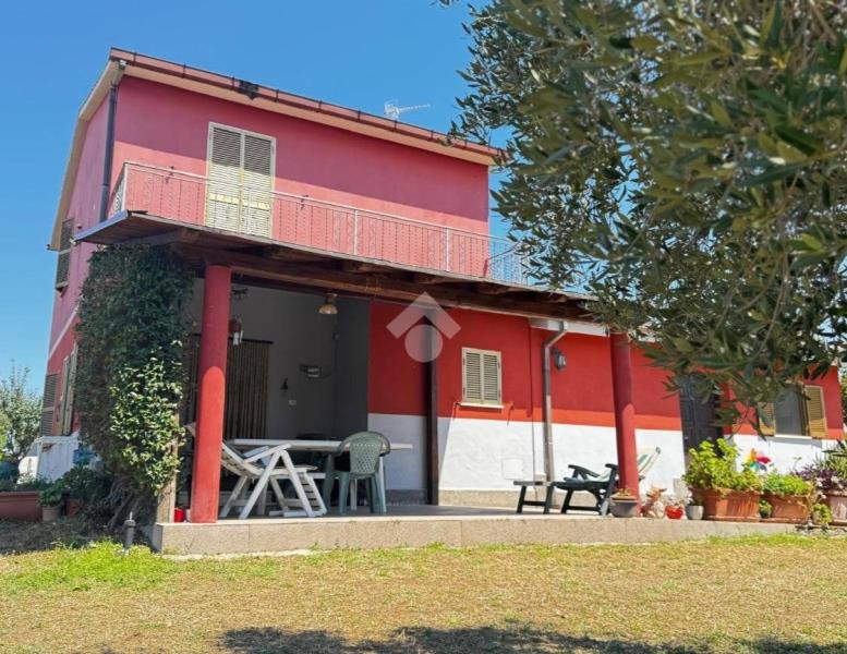 casa indipendente in vendita ad Anguillara Sabazia in zona Ponton dell'Elce