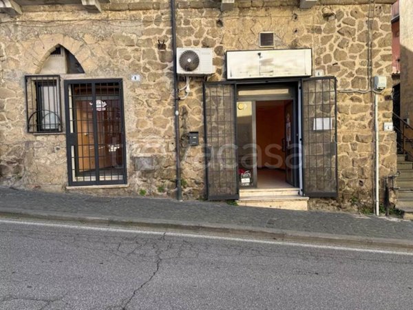 locale commerciale in vendita ad Anguillara Sabazia